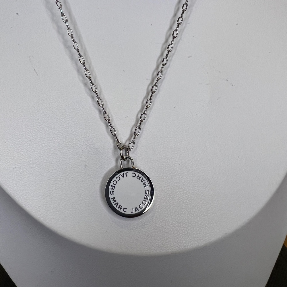 Marc by Marc Jacobs Silver White Disc Logo Pendant Necklace - Picture 2 of 5